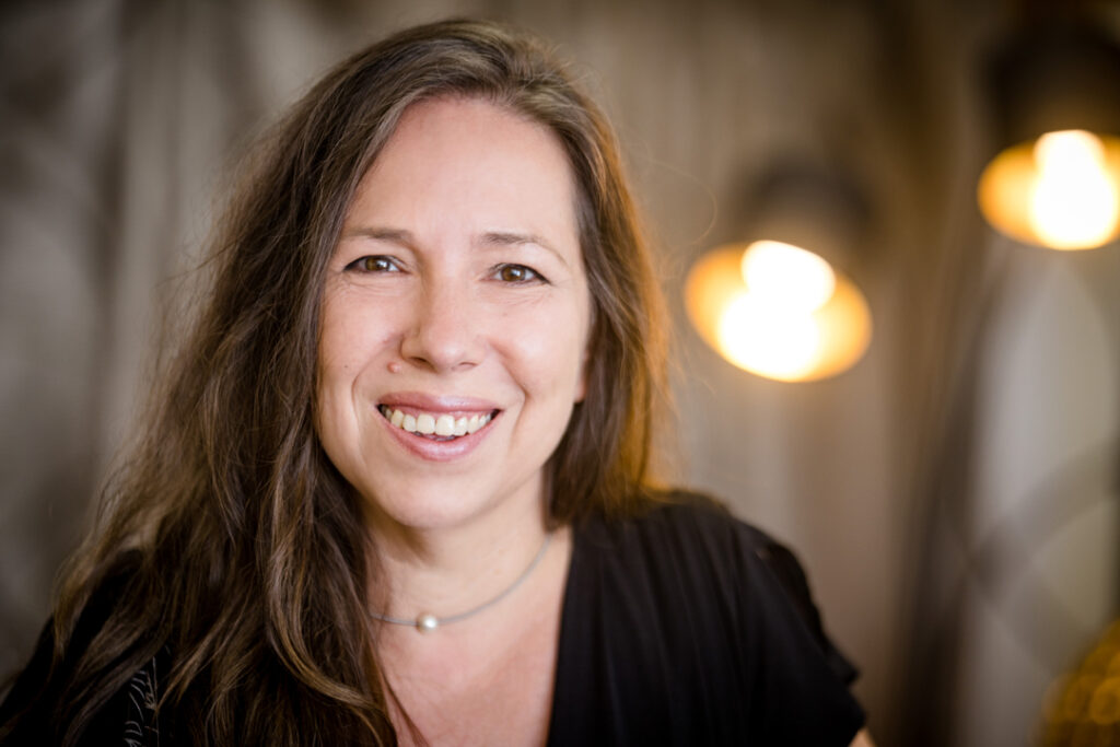 lachende Peggy Reuter-Heinrich Portrait